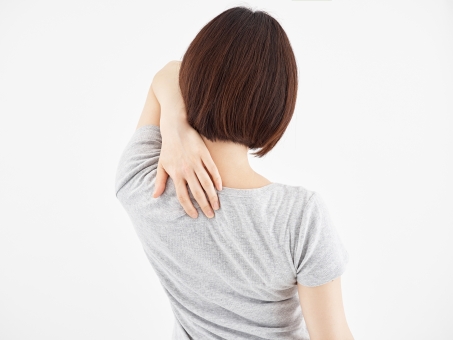肩・首・背中の痛みの痛みは、ほっておくと痛みが慢性化したり、一度よくなっても繰り返し起きてしまうことがあるので注意が必要です。